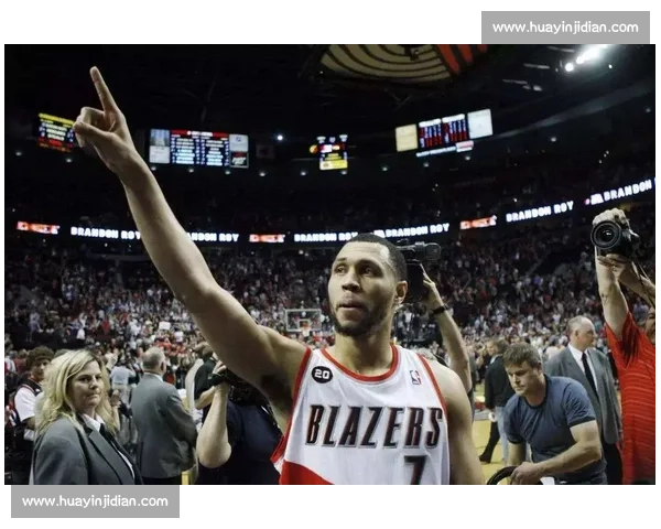 撕裂之城的双时代：罗伊的黄曼巴传奇与杨瀚森的青春风暴